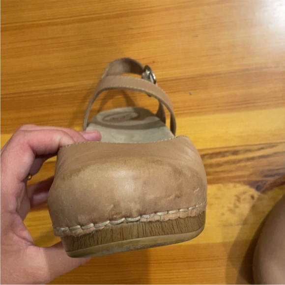 Dansko Sam clogs in neutral tan - Picture 4 of 5